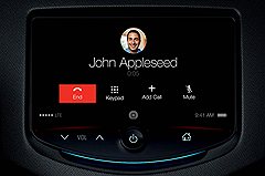 <B>В Apple говорят</B>, <br />что постарались сфокусироваться на потребностях водителя, чтобы сам водитель сфокусировался на дороге. Например, навигация теперь сможет проложить маршрут по адресу из полученного электронного письма или смс-сообщения. <br /><br />
