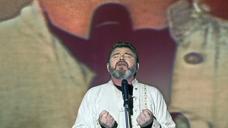 Актер эстрады Михаил Евдокимов стал губернатором Алтайского края в 2004 году. Он пользовался большой популярностью и одобрением народа в регионе. 7 августа 2005 года Михаил Евдокимов погиб в результате автомобильной аварии