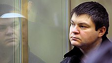 Сергей Цапок (на фото), Владимир Алексеев и Игорь Черных были приговорены к пожизненному лишению свободы с учетом их активной роли в банде. Обвинение просило назначить остальным участникам ОПГ по 25 лет лишения свободы с отбыванием части срока в тюрьме, однако суд счел возможным выбрать более мягкую меру наказания. Вячеслав Цеповяз и дядя лидера банды Николай Цапок были приговорены к 20-летним срокам, а в качестве смягчающих вину обстоятельств у осужденных судом названы наличие несовершеннолетнего ребенка и 65-летний возраст соответственно. Еще один участник банды, Владимир Запорожец с учетом положительных характеристик отсидит 19 лет