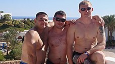 Говоря о причинах совершенного убийства Цапок заявил: «Фермер мешал мне вести бизнес, подрывал мой авторитет. Поэтому я хотел, чтобы он мучился сам и видел, как мучаются его близкие. Мы выволокли его в зал — он еще дышал, и на его глазах расправились с остальными. Потом бросили тела в одну кучу, а сверху, на гору трупов, положили девятимесячную Амиру — внучку Аметова. Она живая была, плакала. Тела облили бензином и подожгли. Посмотрели на часы и удивились — провернули все минут за десять»
Члены банды Сергея Цапка слева направо: Вячеслав Цеповяз, Вячеслав Рябцев и Андрей Быков