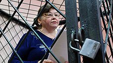 18 августа 2011 года мать Сергея Цапка Надежда, гендиректор ООО «Артекс-агро», была приговорена к трем годам лишения свободы. Кущевский райсуд признал ее виновной в мошенничестве с кредитными субсидиями. До этого она попала в поле зрения СМИ, когда в феврале 2010 года ее и сына госпитализировали с нервным срывом