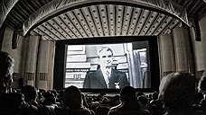 В 1974 году Николае Чаушеску стал первым президентом Румынии. К этому моменту культ его личности, созданный партией, по своим масштабам превзошел культ личности Сталина в СССР, Мао в Китае или Тито в Югославии. Эпоху Чаушеску нередко называли «золотой эрой»: пока Румыния оставалась одной из беднейших стран континента, руководство партии буквально купалось в роскоши