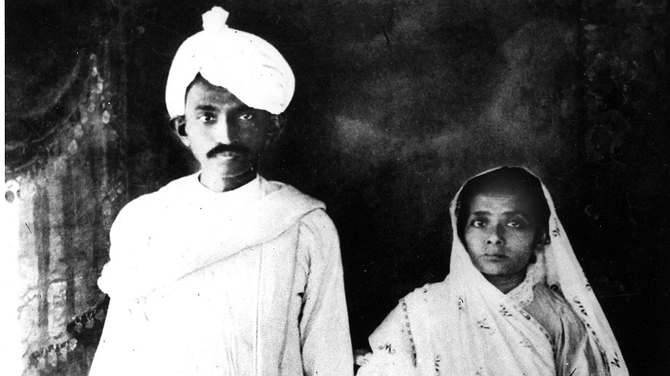  Махатма Ганди и его жена Кастурбай