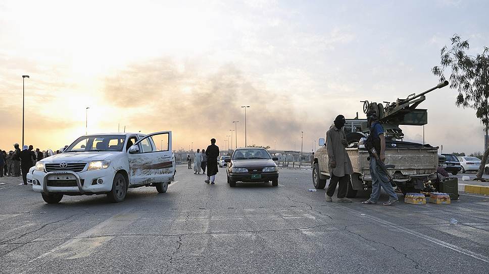 Жители Багдада, опасающиейся за свою судьбу, покидают город