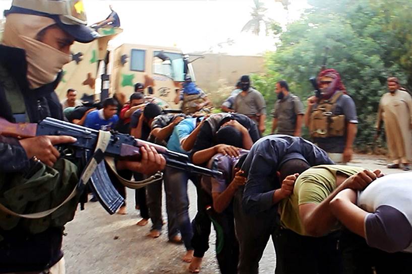 В начале июня боевики организации ИГ захватили второй по численности населения иракский город Мосул. Это явилось доказательством слабости иракского правительства, возглавляемого Нури аль-Малики, и почти 300-тысячной иракской армии, на вооружение и обучение которой США потратили более $20 млрд 