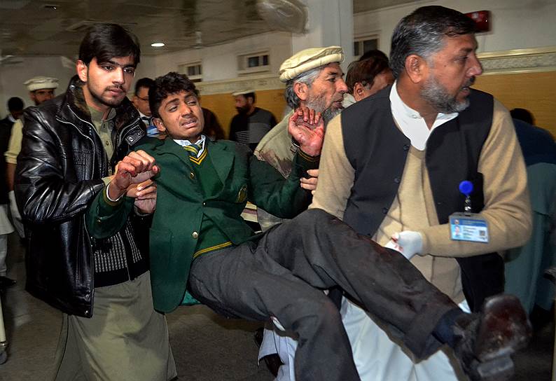 Жертвами нападения талибов на школу в пакистанском Пешаваре стали около 130 человек, из них 84 ребенка
