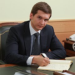 Лицо самого закрытого чиновника Ивана Муравьева можно увидеть лишь на фото с сайта Рособрнадзора