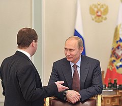 Президенту Владимиру Путину принесли на одобрение планы радикального ужесточения финансового курса правительства Дмитрия Медведева с 2014 года
