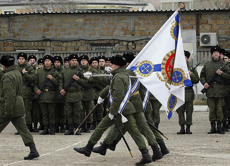 Крымский полк впервые получил боевое знамя 