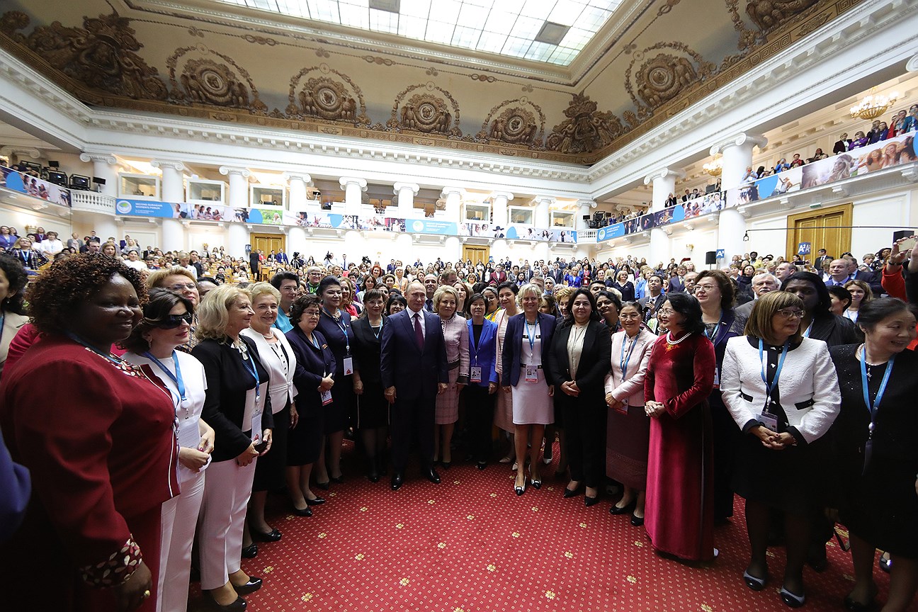 Путин на Евразийском женском форуме