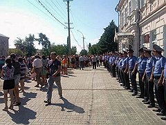 Полиция усиленно охраняет все государственные учреждения в Пугачеве