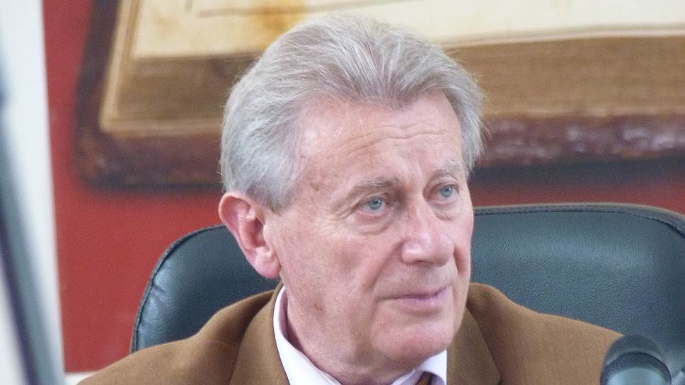 Председатель областной Общественной палаты Александр Ландо не хочет делить с городом название совещательного органа