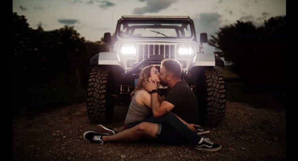 Марка Jeep отметила юбилей с огоньком. Электрическим.