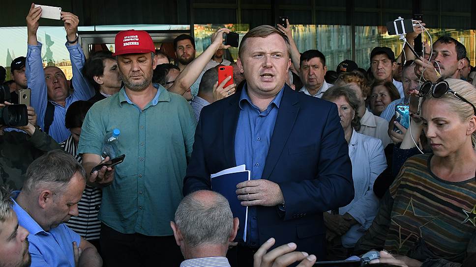 Коммунист Ищенко готов голодать «до смерти», а единоросс Тарасенко обвинил его в подкупе избирателей