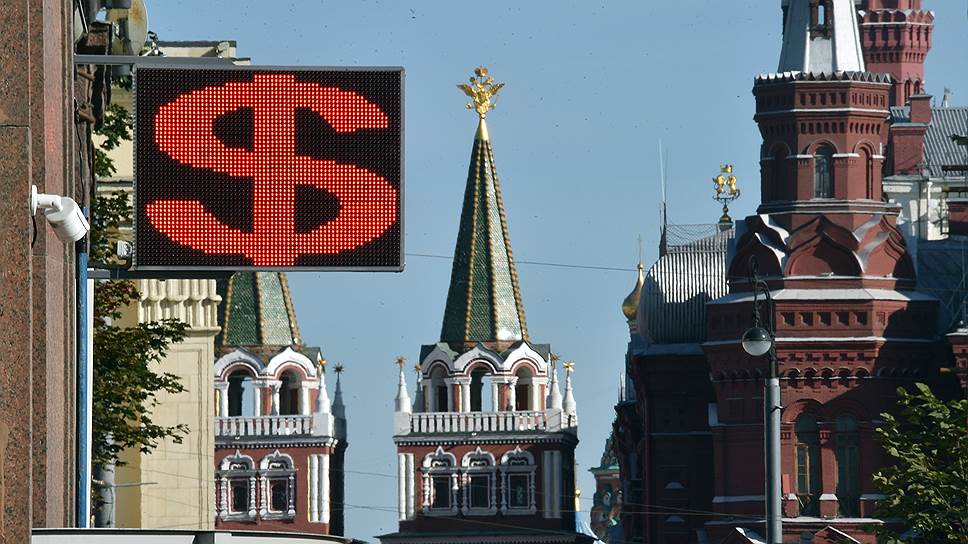 Рубль обвалился из-за запоздалой реакции на санкции