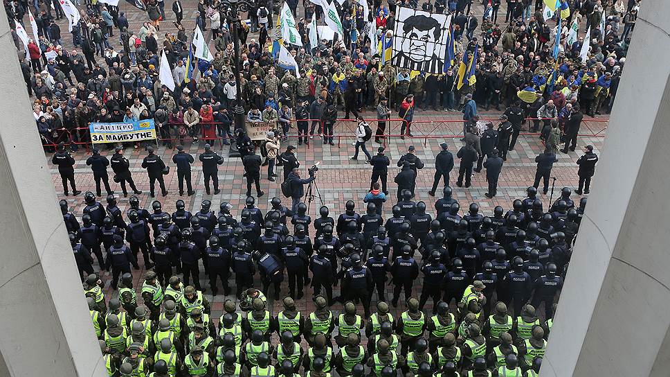 Украинская оппозиция вывела на акцию протеста несколько тысяч человек