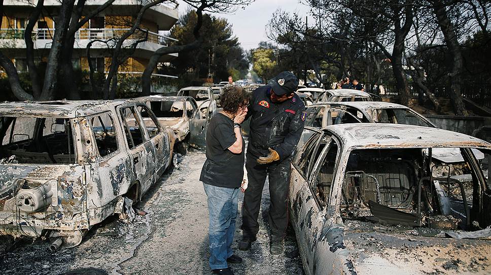 Афины борются с огнем: В Греции из-за лесных пожаров погибли более 60 человек