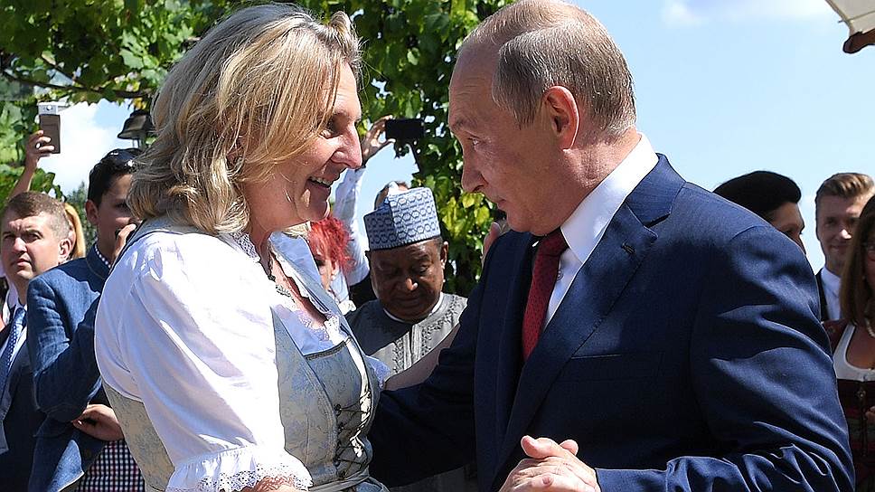 Чем запомнился визит Владимира Путина на свадьбу главы МИД Австрии