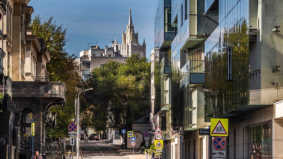 Почему москвичи скупают элитное жилье