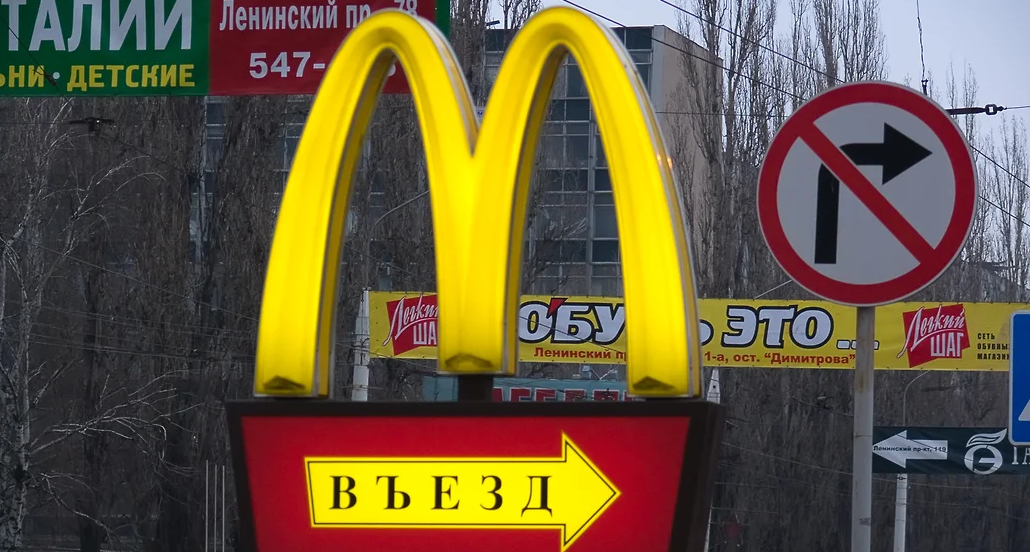 McDonald&#39;s продаст бизнес в России сибирскому франчайзи Александру Говору