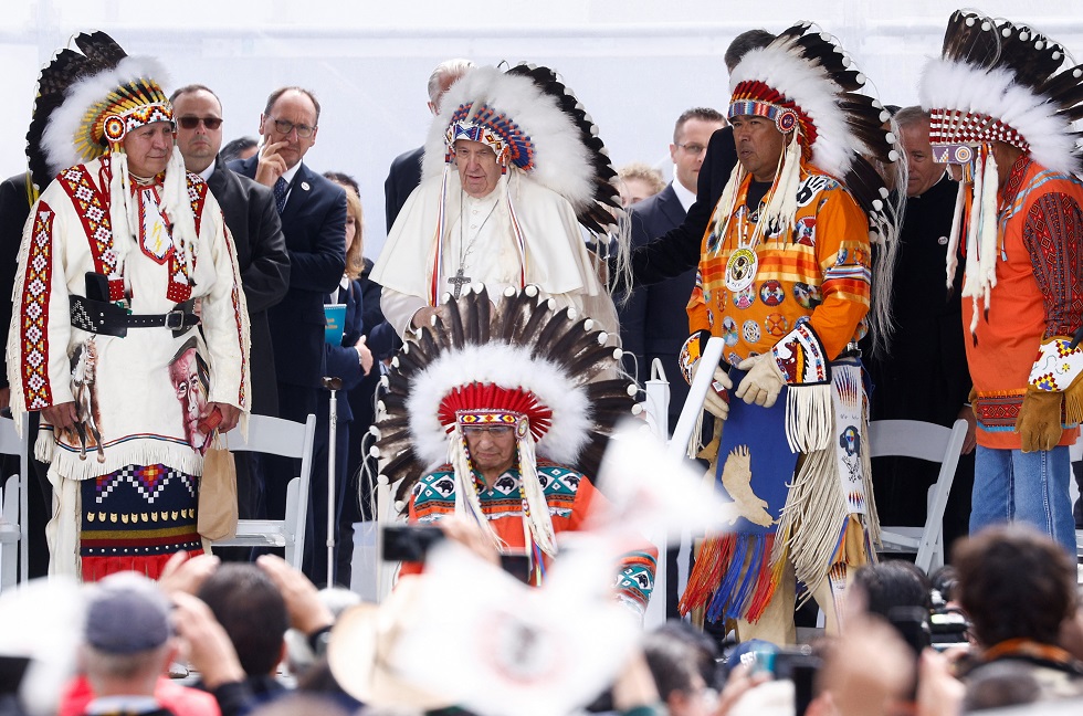 Как папа римский Франциск примирялся с коренными народами Канады