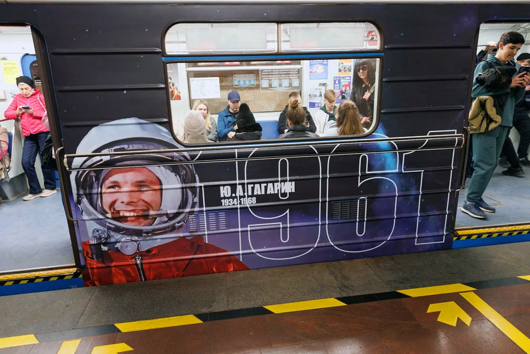 В метро Екатеринбурга запустили поезд в космическом стиле