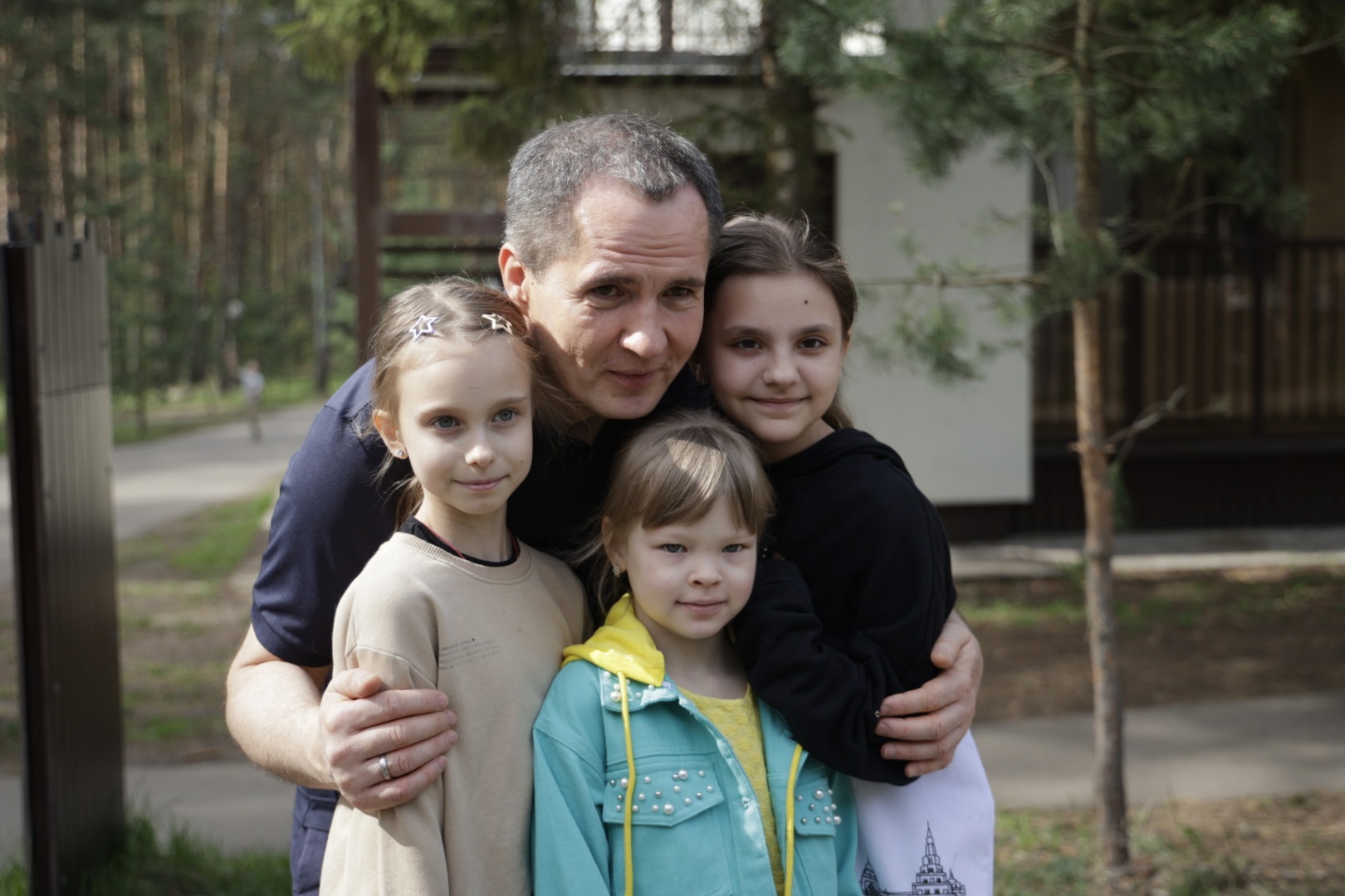 Губернатор Белгородской области Вячеслав Гладков навестил детей эвакуированных в Татарстан