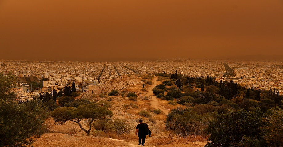 Юг Греции накрыла песчаная буря из Сахары