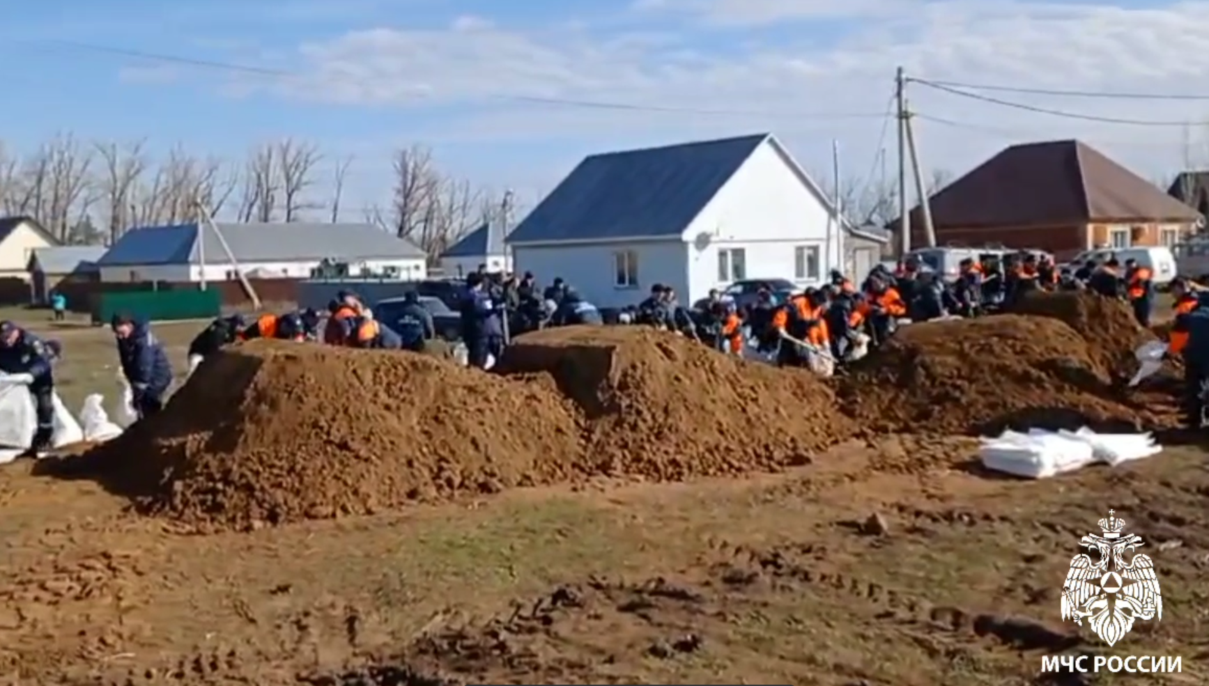 52 спасателя из Татарстана прибыли в Оренбуржье для помощи в борьбе с паводком