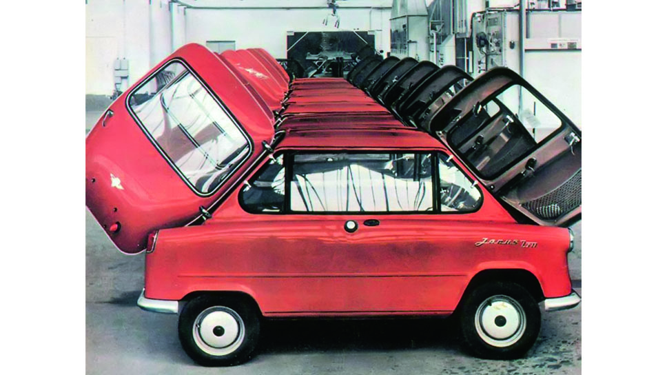 Производство Zundapp Janus длилось с июня 1957 по середины 1958 года — за это время изготовили 6902 экземпляра. Продажи оказались невысоки из-за относительно высокой цены автомобиля. В итоге проект свернули, а цеха, где делали Janus, были проданы концерну Bosch, а сама фирма Zundapp переехала из Нюрнберга в Мюнхен.