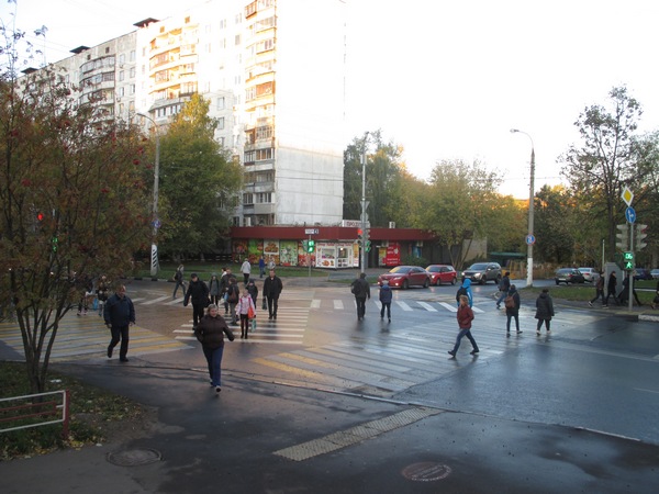 Диагональный пешеходный переход в Москве на пересечении Азовской и Сивашской улиц, введен в октябре 2014 года