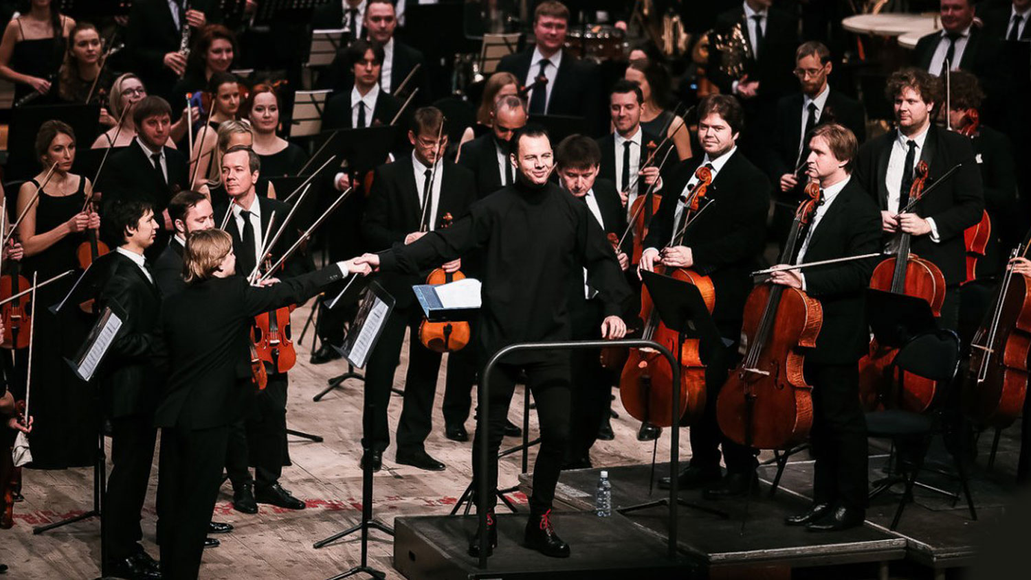 Поющий оркестр. Теодор Курентзис и оркестр. MUSICAETERNA Курентзис. Оркестр Теодора Курентзиса. MUSICAETERNA