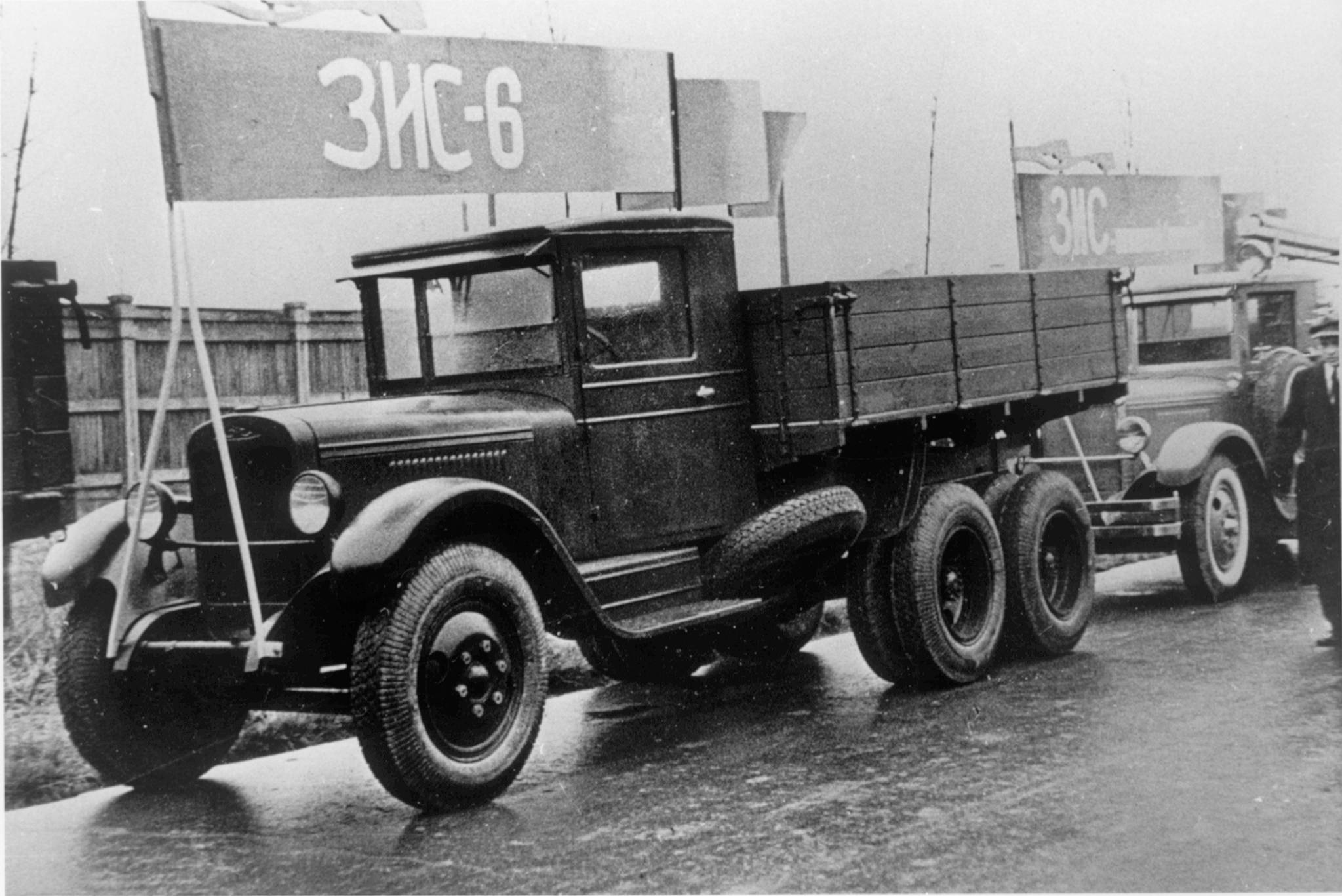 Грузовик ЗИС-6 выпускался с 1933 по 1941 год