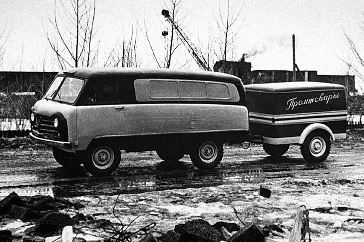 Дизайн опытного фургона УАЗ-450 (1956) был разработан специалистами НАМИ