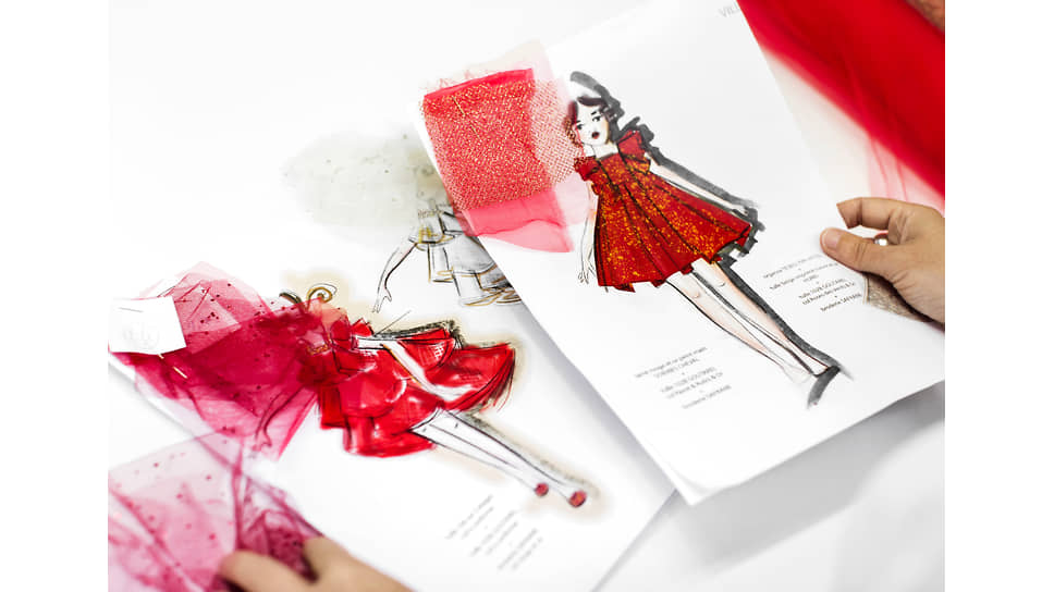 Эскизы и ткань для кутюрного платья Baby Dior