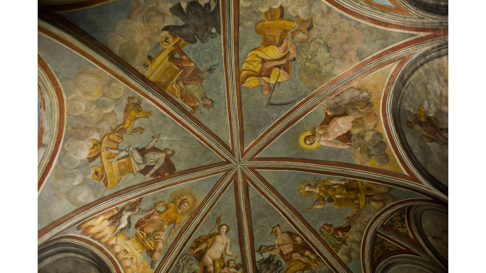 Старинные фрески, обнаруженные Порталуппи при реконструкции дома Ателлани в Милане