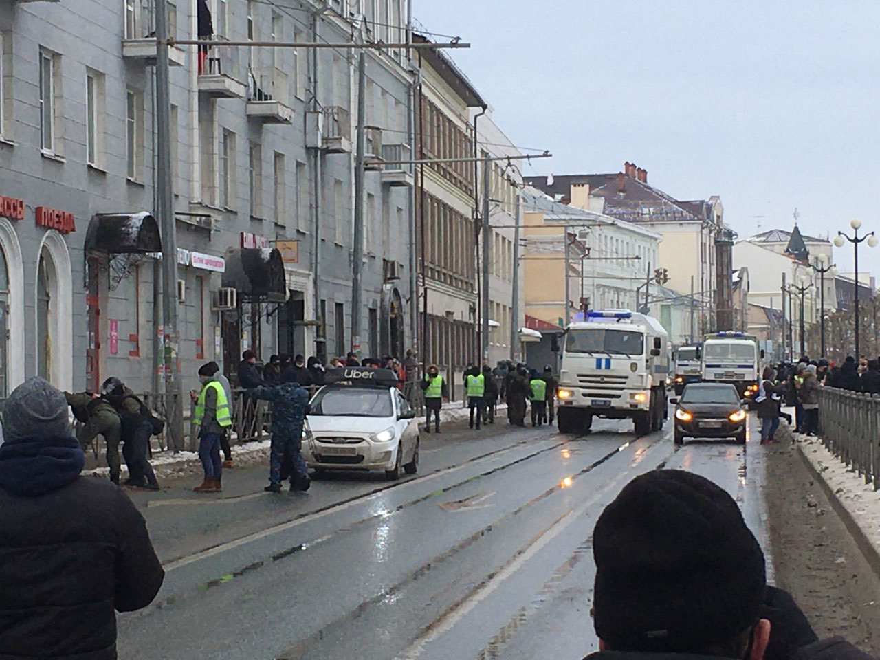 Протестующие шествуют по Булаку в Казани – Коммерсантъ Казань