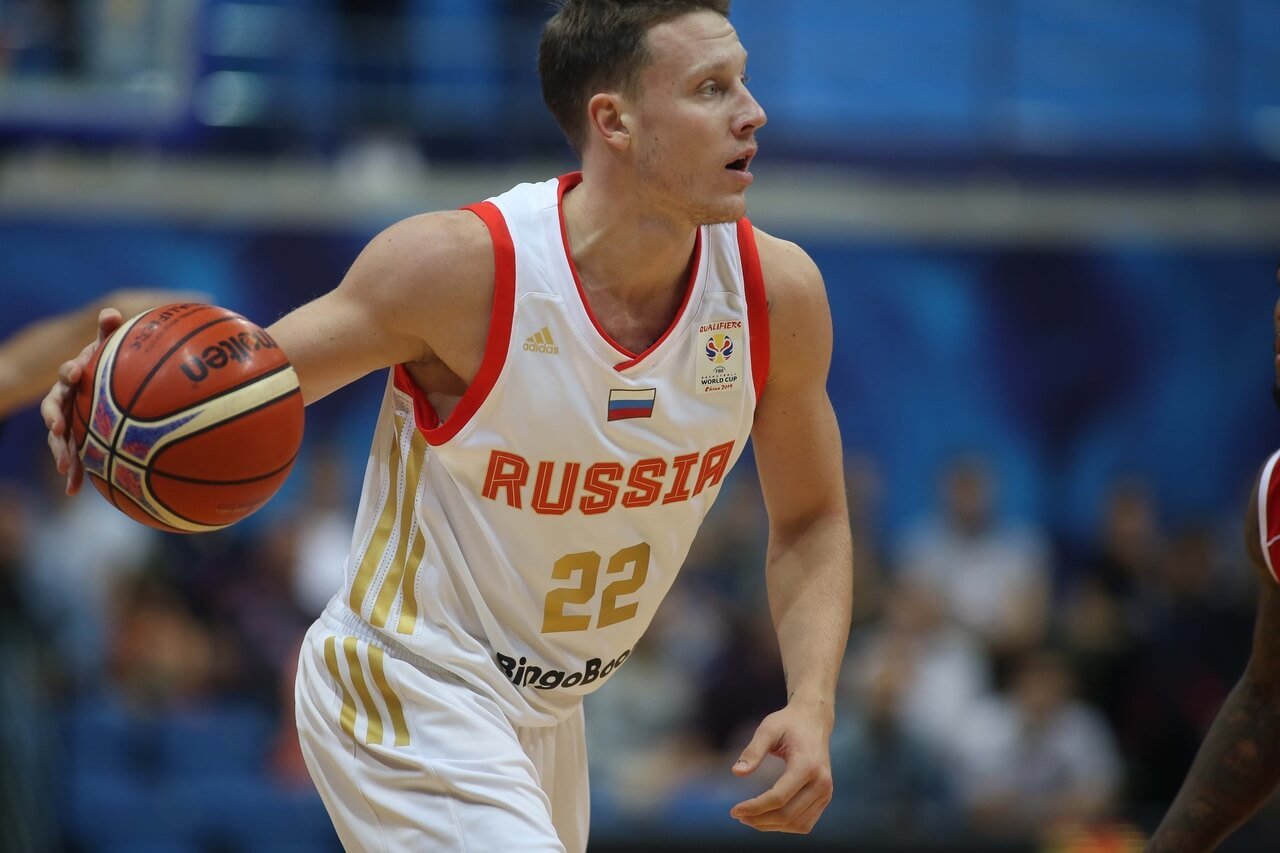 igrok lokomotiva kuban dmitrij