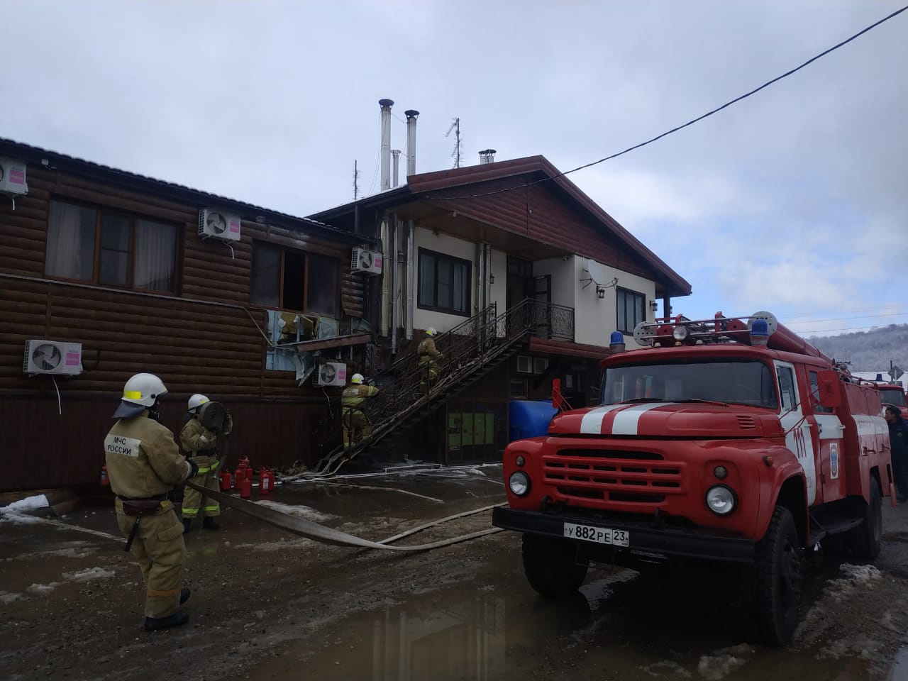 В Гуамке из-за пожара в отеле «Куршевель» эвакуировали 35 человек –  Коммерсантъ Краснодар