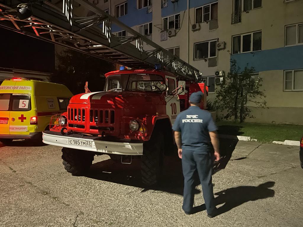 В Туапсе при пожаре в многоквартирном доме погибла пожилая женщина –  Коммерсантъ Краснодар