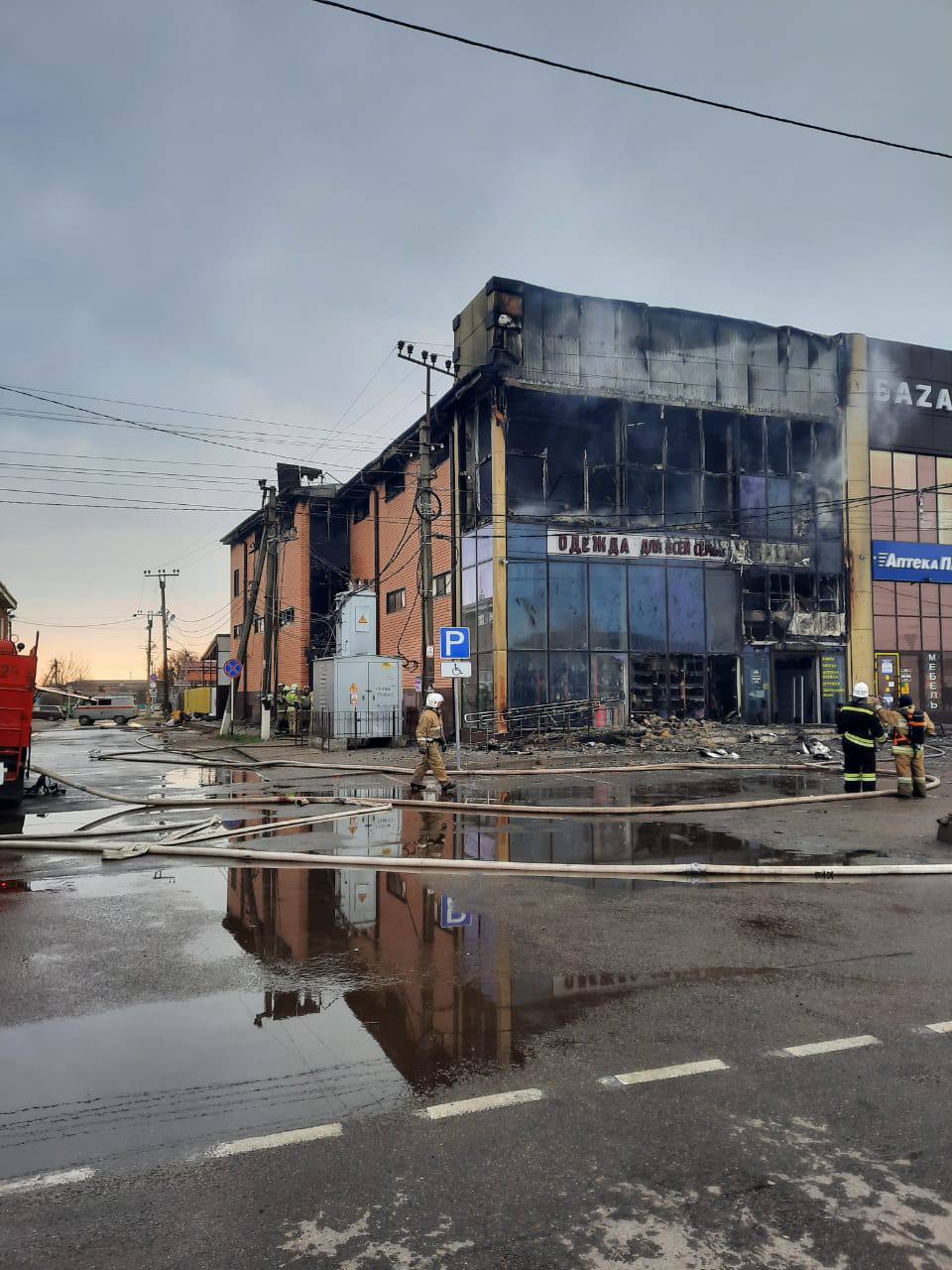 Причиной пожара в ТЦ «Вега» в станице Тбилисской назвали короткое замыкание  – Коммерсантъ Краснодар