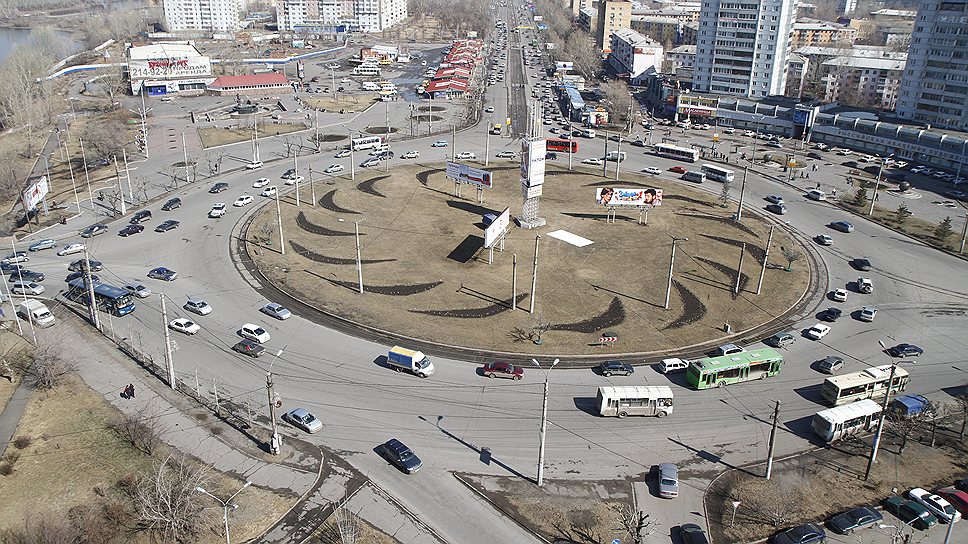 Новый крупный ТРК, который «Сибиряк» планирует построить на Предмостной площади, по мнению экспертов, может привести к транспортному коллапсу на ключевой магистрали правобережья