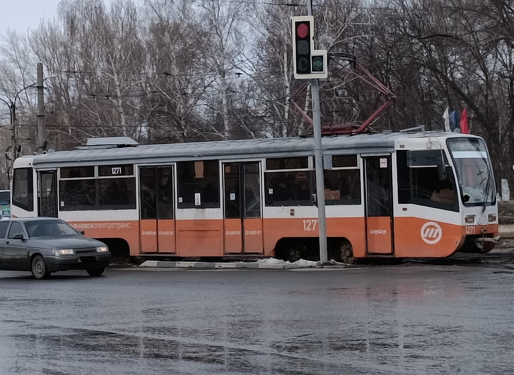 В Ульяновске из-за коммунальной аварии изменено движение трамваев –  Коммерсантъ Самара