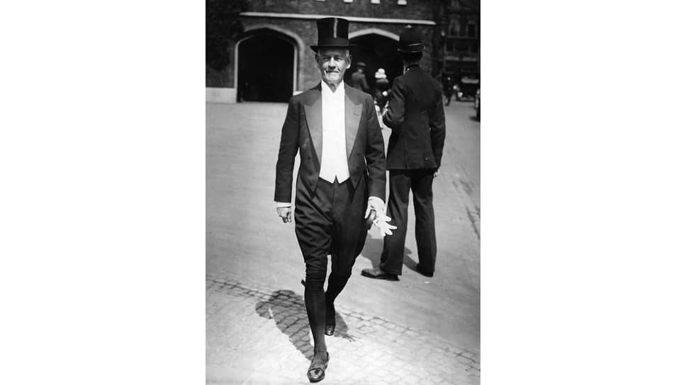 Писатель и драматург Джон Голсуорси прибывает в Сент-Джеймсский дворец в Лондоне, конец 1920-х годов
