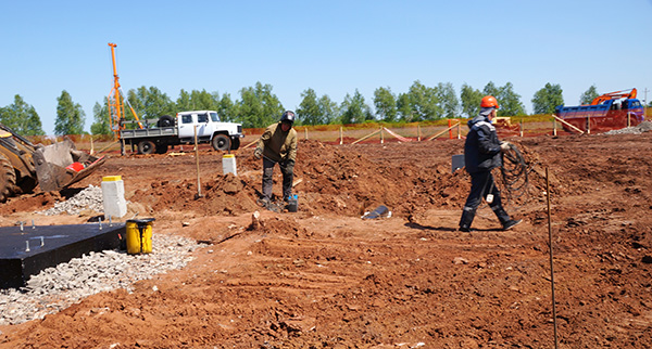 На строительной площадке ПС 110/10 кВ «Алексеевка» ведутся работы по монтажу фундаментов под силовые трансформаторы