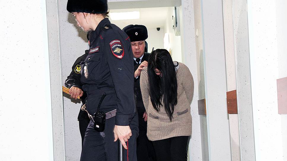 Обвиняемая по делу о покушении на отрадненского полицейского просила рассмотреть ее дело в особом режиме, но суд ей отказал