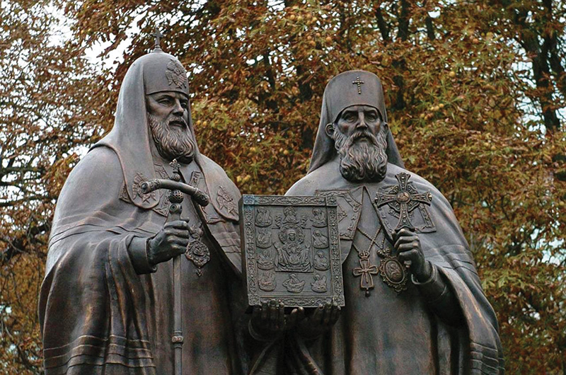 Памятник Святейшему Патриарху Московскому и всея Руси Алексию II и Высокопреосвященному митрополиту Нью-Йоркскому Лавру, Первоиерарху Русской православной церкви за рубежом – с образом чудотворной иконы «Знамение»