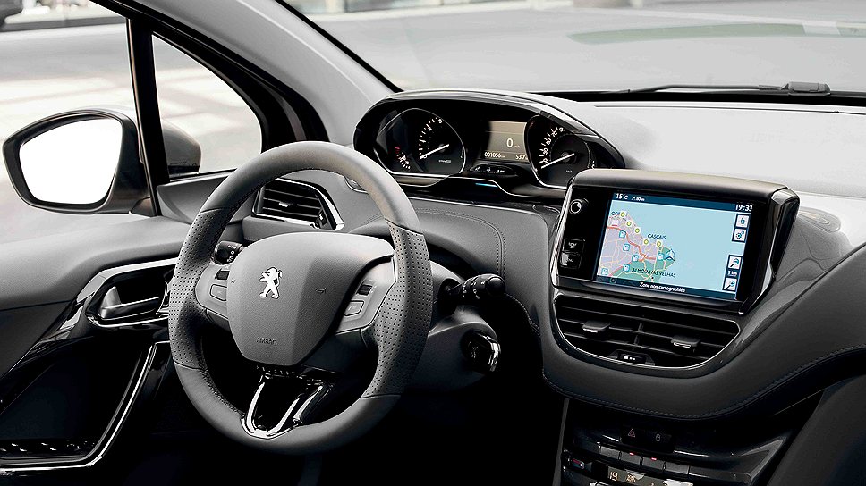 Новая мультимедиа система Peugeot 208 хороша, но автопроизводителям пора обратить внимание на продукты Apple и Google - они давно вывели уровень дизайна и удобства пользовательских интерфейсов на совсем иной уровень. 