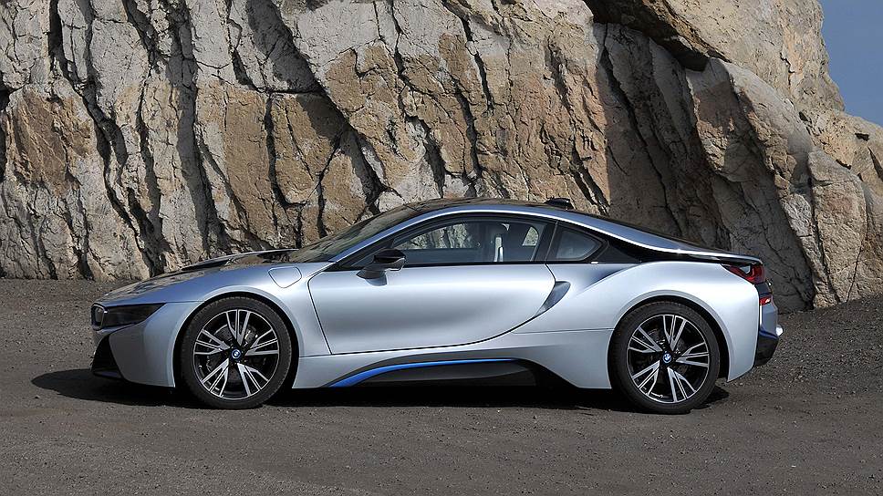 BMW i8 - серийное воплощение концепта BMW Vision Efficient Dynamics, который был представлен на Франкфуртском автосалоне в сентябре 2009 года. Производство автомобилей осуществляется на мощностях компании в Лейпциге.