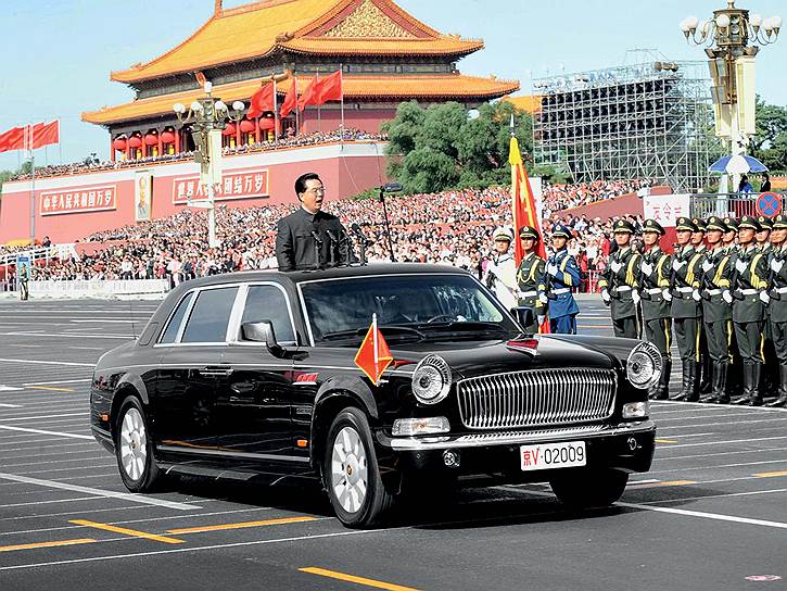 Стиль Hongqi - не просто китайское понимание внешности большого лимузина, это современная интерпретация дизайна первого правительственного &amp;quot;Красного флага&amp;quot; 50-х годов - модели CA770. 